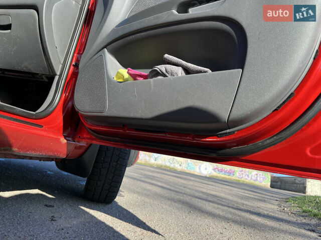 Красный Киа Рио, объемом двигателя 1.4 л и пробегом 398 тыс. км за 3600 $, фото 17 на Automoto.ua