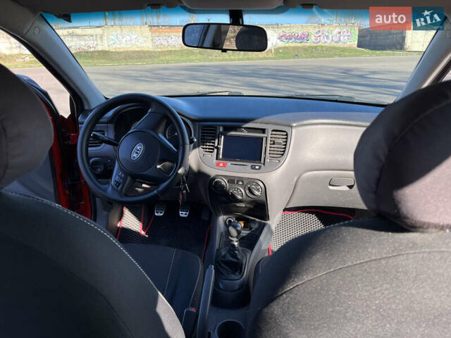 Красный Киа Рио, объемом двигателя 1.4 л и пробегом 398 тыс. км за 3600 $, фото 19 на Automoto.ua