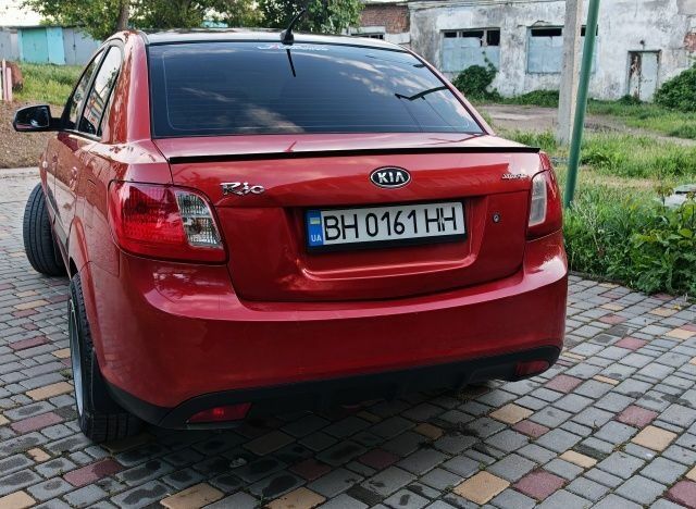 Червоний Кіа Ріо, об'ємом двигуна 1.4 л та пробігом 208 тис. км за 3950 $, фото 4 на Automoto.ua