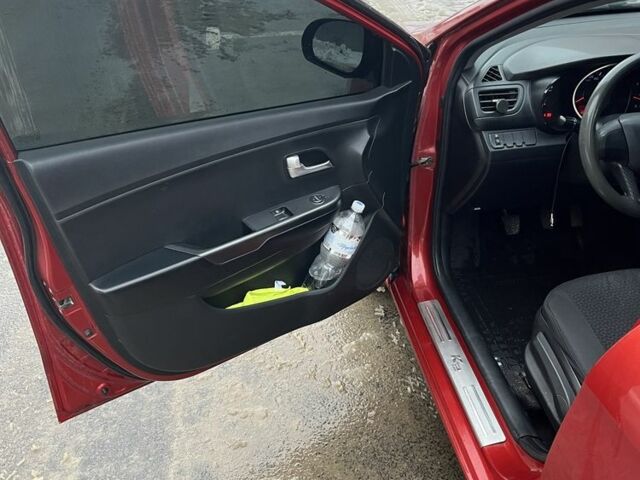 Червоний Кіа Ріо, об'ємом двигуна 1.4 л та пробігом 212 тис. км за 6000 $, фото 17 на Automoto.ua