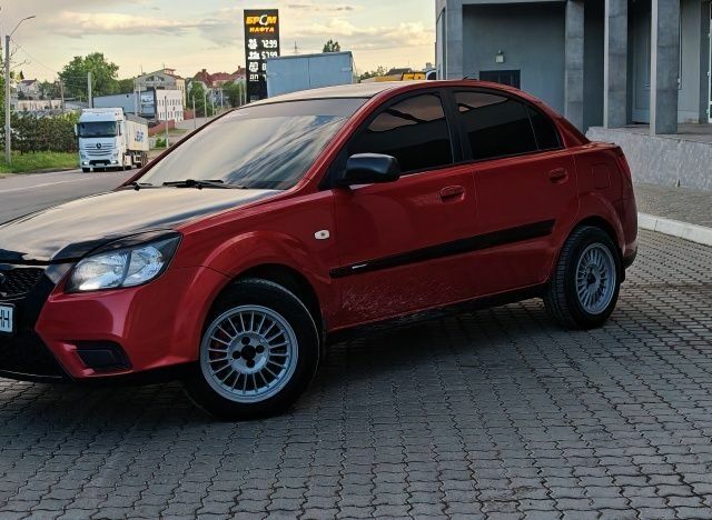 Червоний Кіа Ріо, об'ємом двигуна 1.4 л та пробігом 208 тис. км за 3950 $, фото 8 на Automoto.ua