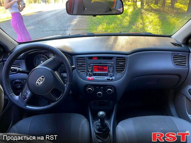 Красный Киа Рио, объемом двигателя 1.4 л и пробегом 155 тыс. км за 6700 $, фото 8 на Automoto.ua