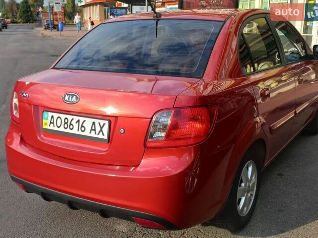 Красный Киа Рио, объемом двигателя 1.4 л и пробегом 198 тыс. км за 7500 $, фото 1 на Automoto.ua