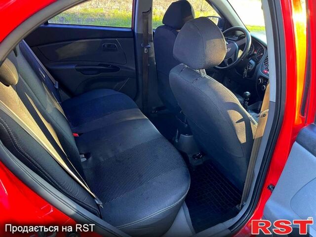 Красный Киа Рио, объемом двигателя 1.4 л и пробегом 155 тыс. км за 6700 $, фото 10 на Automoto.ua