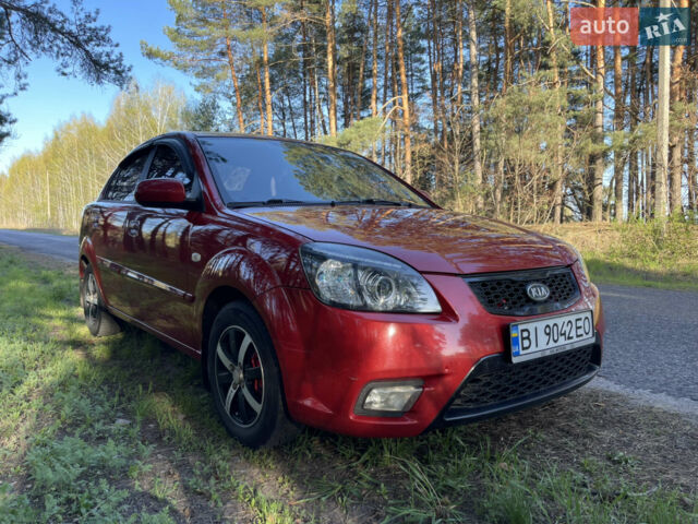 Червоний Кіа Ріо, об'ємом двигуна 1.4 л та пробігом 155 тис. км за 6500 $, фото 3 на Automoto.ua
