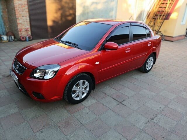 Червоний Кіа Ріо, об'ємом двигуна 0 л та пробігом 70 тис. км за 6527 $, фото 2 на Automoto.ua