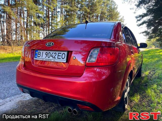 Красный Киа Рио, объемом двигателя 1.4 л и пробегом 155 тыс. км за 6700 $, фото 4 на Automoto.ua