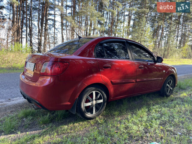 Червоний Кіа Ріо, об'ємом двигуна 1.4 л та пробігом 155 тис. км за 6500 $, фото 4 на Automoto.ua