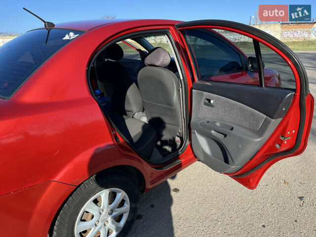 Красный Киа Рио, объемом двигателя 1.4 л и пробегом 398 тыс. км за 3600 $, фото 14 на Automoto.ua