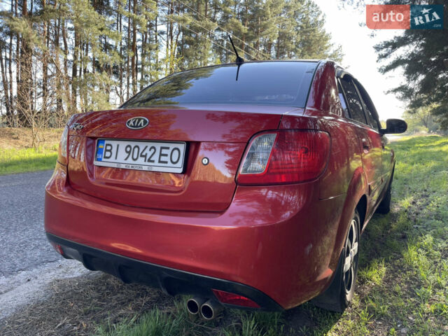 Червоний Кіа Ріо, об'ємом двигуна 1.4 л та пробігом 155 тис. км за 6500 $, фото 5 на Automoto.ua