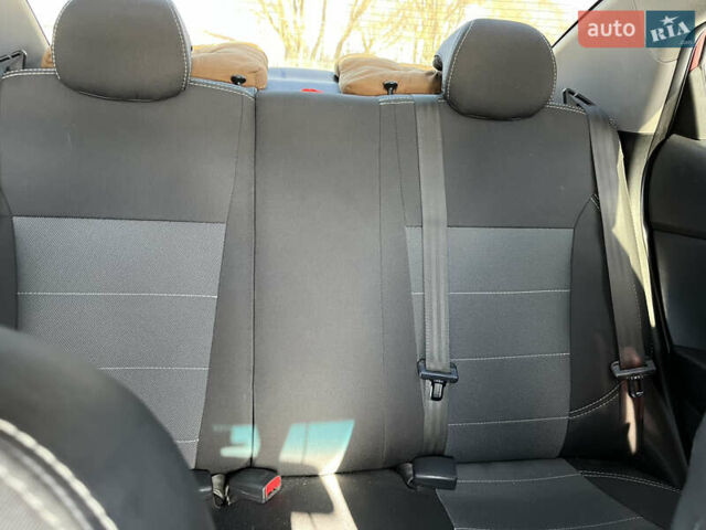 Червоний Кіа Ріо, об'ємом двигуна 1.4 л та пробігом 170 тис. км за 4500 $, фото 28 на Automoto.ua