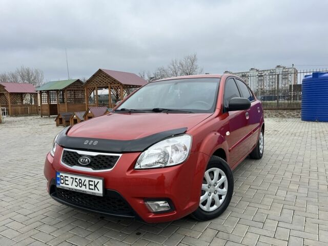 Червоний Кіа Ріо, об'ємом двигуна 1.4 л та пробігом 250 тис. км за 3800 $, фото 1 на Automoto.ua