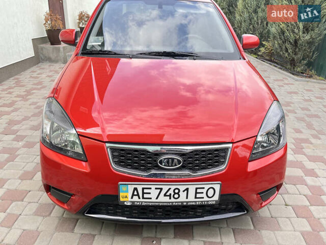 Червоний Кіа Ріо, об'ємом двигуна 1.4 л та пробігом 46 тис. км за 6200 $, фото 4 на Automoto.ua