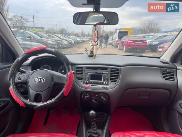 Красный Киа Рио, объемом двигателя 1.4 л и пробегом 113 тыс. км за 5100 $, фото 14 на Automoto.ua