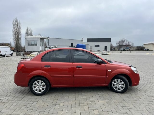 Червоний Кіа Ріо, об'ємом двигуна 1.4 л та пробігом 250 тис. км за 3800 $, фото 4 на Automoto.ua