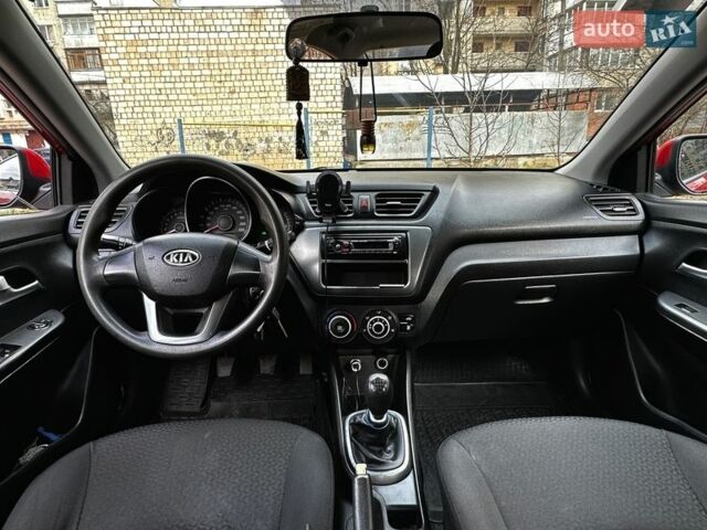 Красный Киа Рио, объемом двигателя 1.4 л и пробегом 190 тыс. км за 6350 $, фото 11 на Automoto.ua