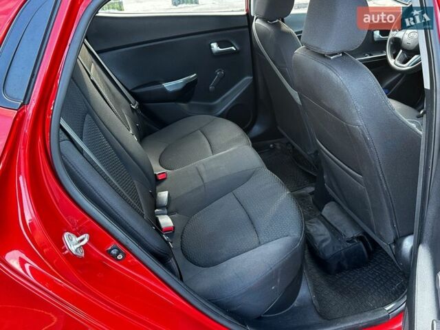Червоний Кіа Ріо, об'ємом двигуна 1.4 л та пробігом 190 тис. км за 6350 $, фото 12 на Automoto.ua