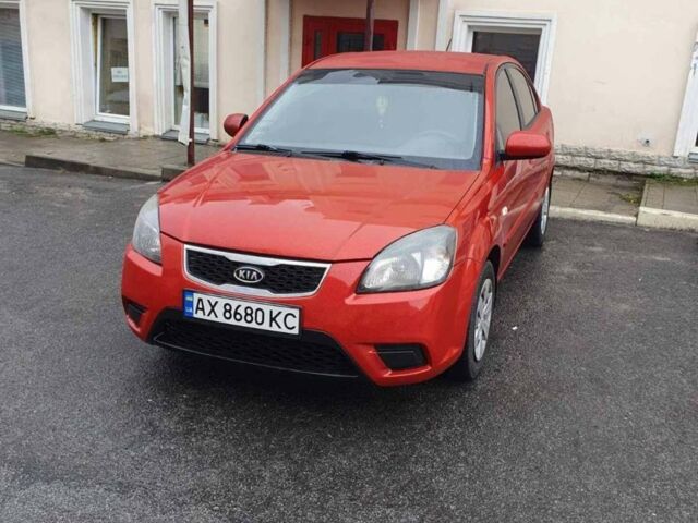 Красный Киа Рио, объемом двигателя 1.4 л и пробегом 213 тыс. км за 5000 $, фото 3 на Automoto.ua