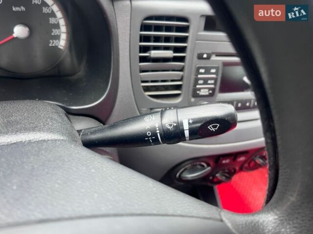 Красный Киа Рио, объемом двигателя 1.4 л и пробегом 113 тыс. км за 5100 $, фото 22 на Automoto.ua