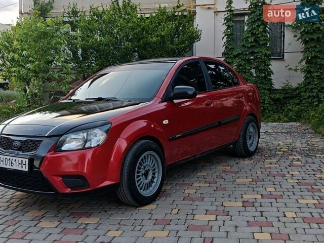 Красный Киа Рио, объемом двигателя 1.4 л и пробегом 300 тыс. км за 4200 $, фото 5 на Automoto.ua