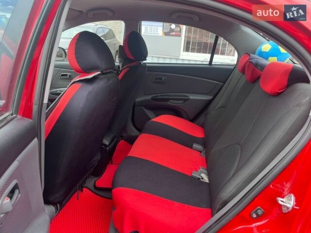 Красный Киа Рио, объемом двигателя 1.4 л и пробегом 113 тыс. км за 5100 $, фото 13 на Automoto.ua