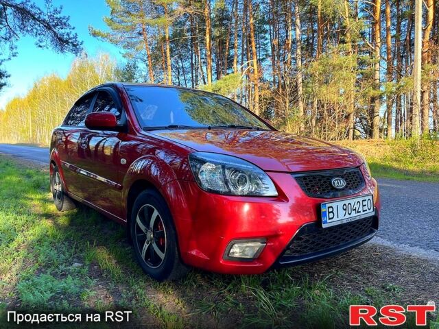 Красный Киа Рио, объемом двигателя 1.4 л и пробегом 155 тыс. км за 6700 $, фото 1 на Automoto.ua