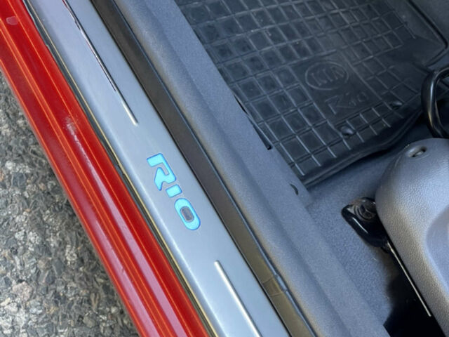 Червоний Кіа Ріо, об'ємом двигуна 1.4 л та пробігом 155 тис. км за 6500 $, фото 13 на Automoto.ua
