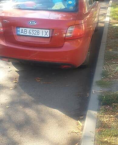 Красный Киа Рио, объемом двигателя 1.4 л и пробегом 60 тыс. км за 6000 $, фото 2 на Automoto.ua