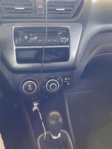 Красный Киа Рио, объемом двигателя 1.4 л и пробегом 319 тыс. км за 6000 $, фото 21 на Automoto.ua