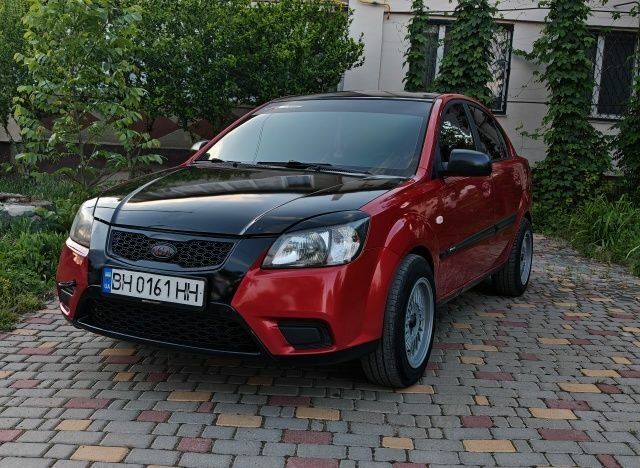 Червоний Кіа Ріо, об'ємом двигуна 1.4 л та пробігом 208 тис. км за 3950 $, фото 2 на Automoto.ua