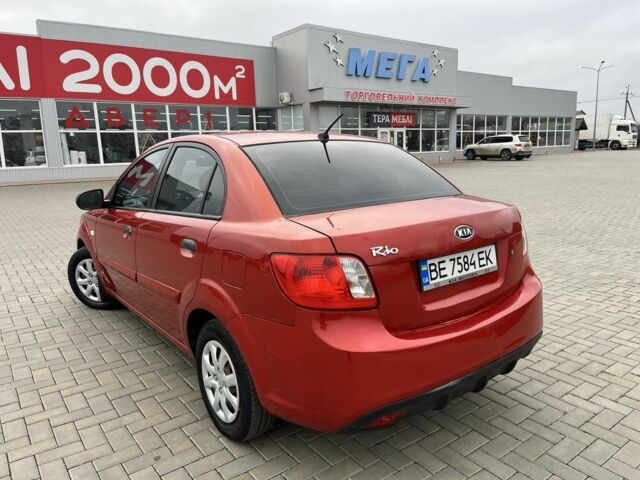 Червоний Кіа Ріо, об'ємом двигуна 1.4 л та пробігом 250 тис. км за 3800 $, фото 2 на Automoto.ua