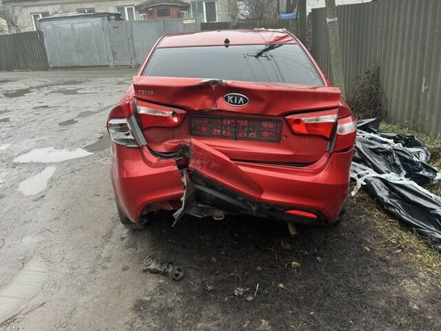 Красный Киа Рио, объемом двигателя 1.4 л и пробегом 200 тыс. км за 2500 $, фото 5 на Automoto.ua