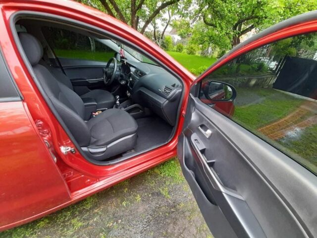 Красный Киа Рио, объемом двигателя 1.4 л и пробегом 134 тыс. км за 6400 $, фото 9 на Automoto.ua