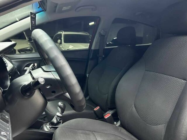 Красный Киа Рио, объемом двигателя 1.4 л и пробегом 181 тыс. км за 6900 $, фото 8 на Automoto.ua