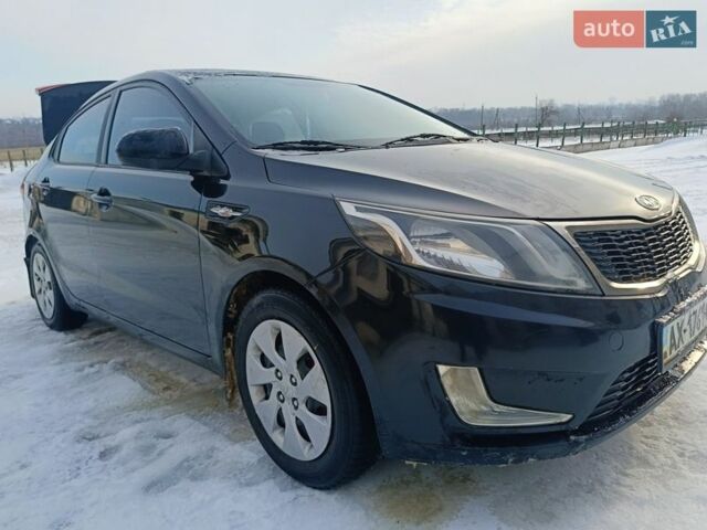 Красный Киа Рио, объемом двигателя 1.4 л и пробегом 225 тыс. км за 5950 $, фото 1 на Automoto.ua