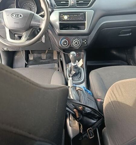 Красный Киа Рио, объемом двигателя 1.4 л и пробегом 225 тыс. км за 5950 $, фото 8 на Automoto.ua
