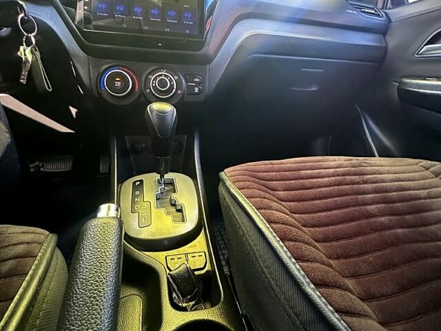 Красный Киа Рио, объемом двигателя 1.6 л и пробегом 159 тыс. км за 8000 $, фото 4 на Automoto.ua