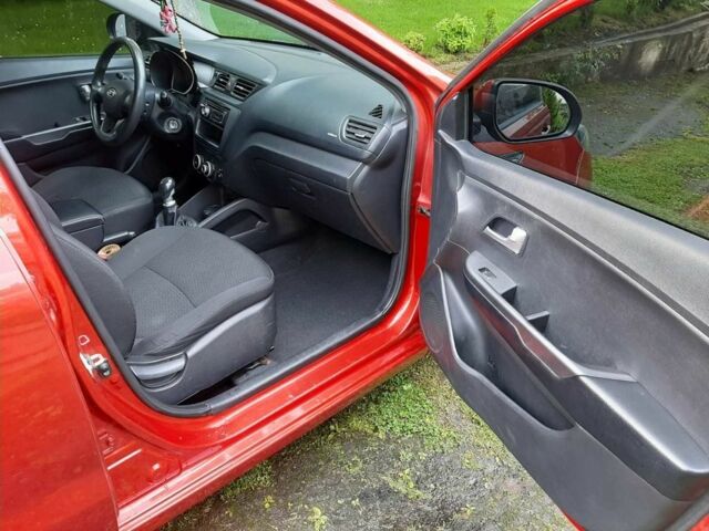 Красный Киа Рио, объемом двигателя 1.4 л и пробегом 134 тыс. км за 6400 $, фото 2 на Automoto.ua