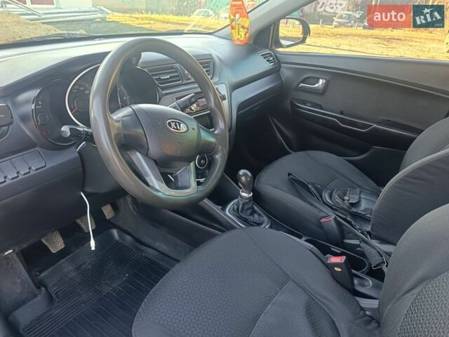 Красный Киа Рио, объемом двигателя 1.4 л и пробегом 232 тыс. км за 5300 $, фото 4 на Automoto.ua
