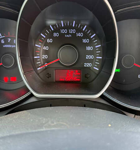 Червоний Кіа Ріо, об'ємом двигуна 1.4 л та пробігом 158 тис. км за 6500 $, фото 8 на Automoto.ua