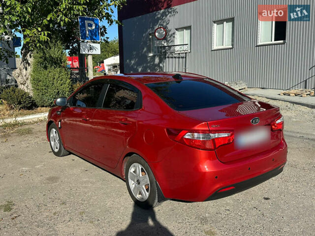Киа Рио 2012 в Звенигородка на Automoto.ua Красный Киа Рио, объемом двигателя 1.6 л и пробегом 170 тыс. км за 8800 $, фото 2 на Automoto.ua