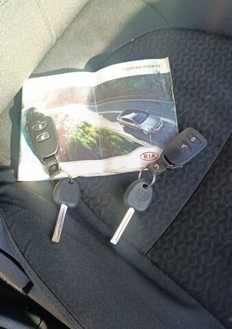 Красный Киа Рио, объемом двигателя 1.4 л и пробегом 225 тыс. км за 5950 $, фото 9 на Automoto.ua