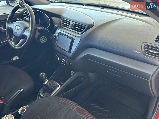 Красный Киа Рио, объемом двигателя 1.4 л и пробегом 253 тыс. км за 7000 $, фото 7 на Automoto.ua