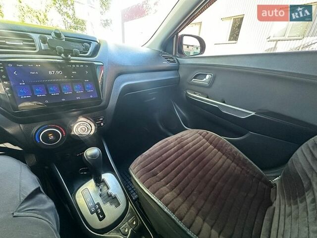 Червоний Кіа Ріо, об'ємом двигуна 1.6 л та пробігом 160 тис. км за 7800 $, фото 16 на Automoto.ua