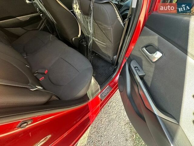 Червоний Кіа Ріо, об'ємом двигуна 1.6 л та пробігом 160 тис. км за 7800 $, фото 2 на Automoto.ua