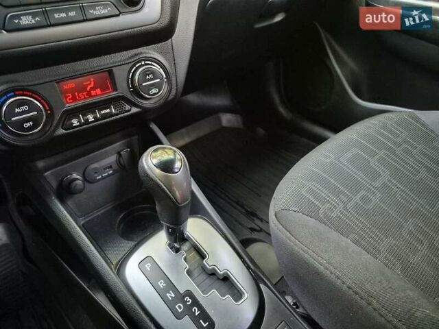 Красный Киа Рио, объемом двигателя 1.59 л и пробегом 96 тыс. км за 8100 $, фото 22 на Automoto.ua