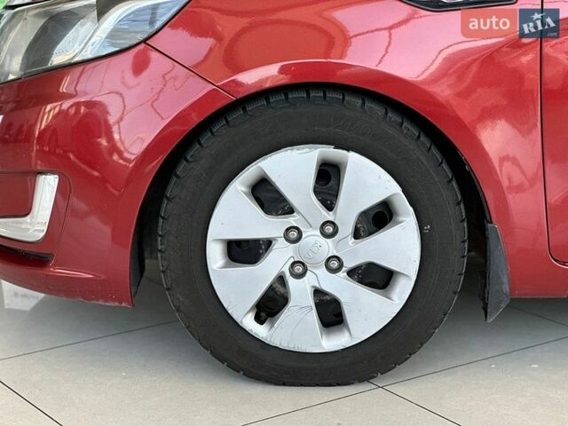 Красный Киа Рио, объемом двигателя 1.4 л и пробегом 253 тыс. км за 6690 $, фото 4 на Automoto.ua