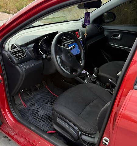 Червоний Кіа Ріо, об'ємом двигуна 1.4 л та пробігом 158 тис. км за 6500 $, фото 4 на Automoto.ua