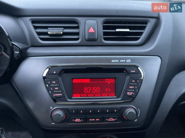 Красный Киа Рио, объемом двигателя 1.6 л и пробегом 113 тыс. км за 9300 $, фото 54 на Automoto.ua