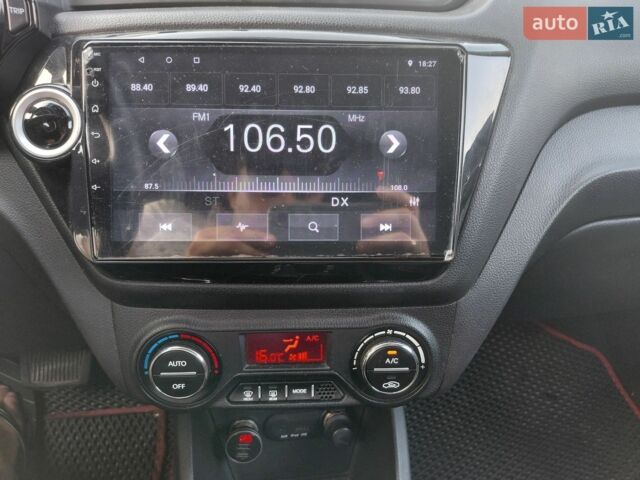 Красный Киа Рио, объемом двигателя 1.59 л и пробегом 128 тыс. км за 8000 $, фото 6 на Automoto.ua